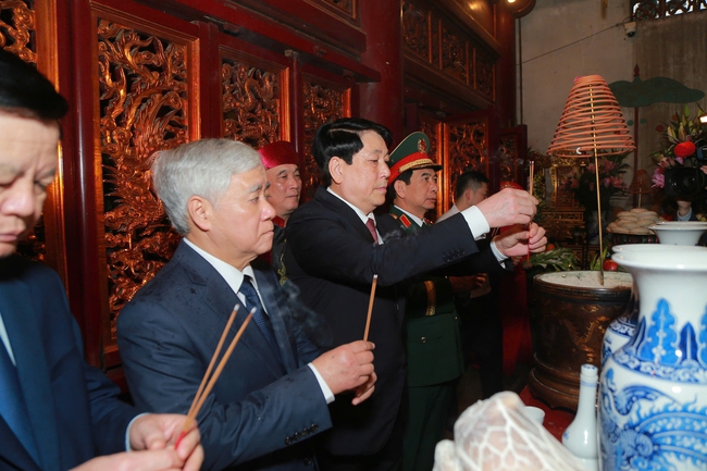 Lãnh đạo Đảng, Nhà nước dâng hương giỗ Tổ Hùng Vương - Ảnh 7.