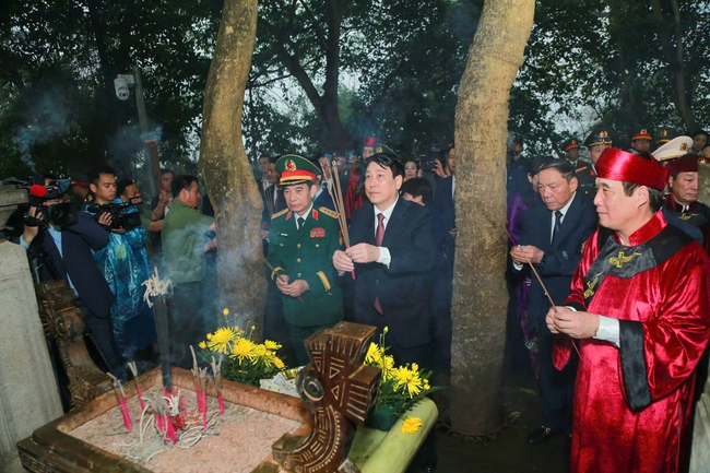 Lãnh đạo Đảng, Nhà nước dâng hương giỗ Tổ Hùng Vương - Ảnh 8.