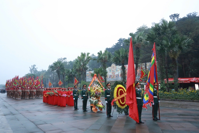 Lãnh đạo Đảng, Nhà nước dâng hương giỗ Tổ Hùng Vương - Ảnh 1.