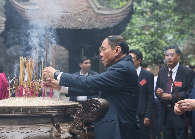 Lãnh đạo Đảng, Nhà nước dâng hương giỗ Tổ Hùng Vương - Ảnh 9.