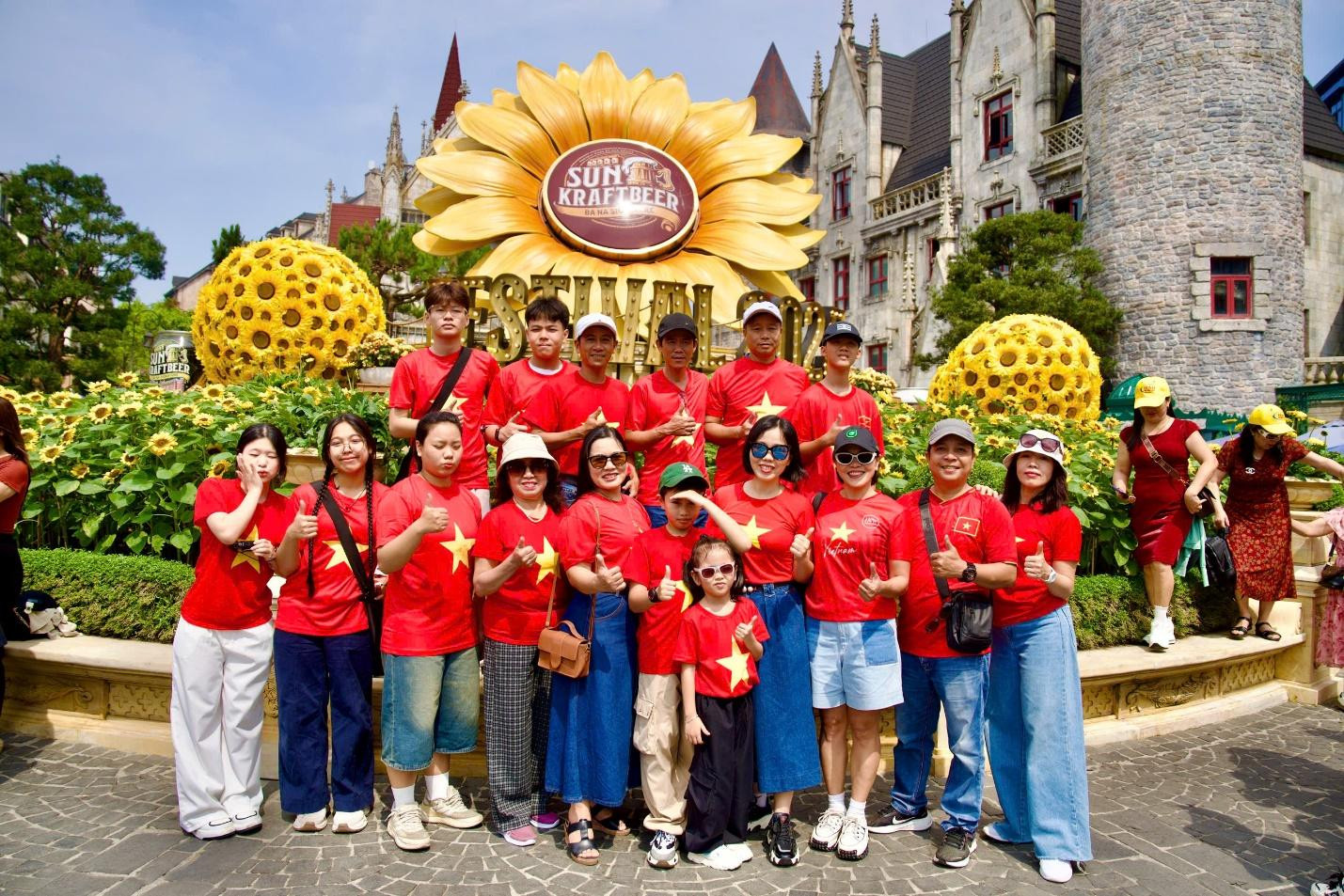 Sun World Ba Na Hills đón lượng khách kỷ lục dịp Giỗ Tổ Hùng Vương - Ảnh 2.