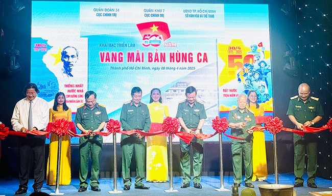 TP.HCM tổ chức diễu binh, diễu hành Kỷ niệm 50 năm Ngày Giải phóng miền Nam, thống nhất đất nước - Ảnh 1.