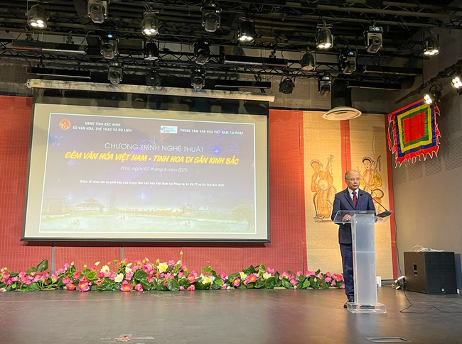 "Đêm văn hóa Việt Nam - Tinh hoa di sản Kinh Bắc" tỏa sáng tại Trung tâm Văn hóa Việt Nam tại Pháp  - Ảnh 1.