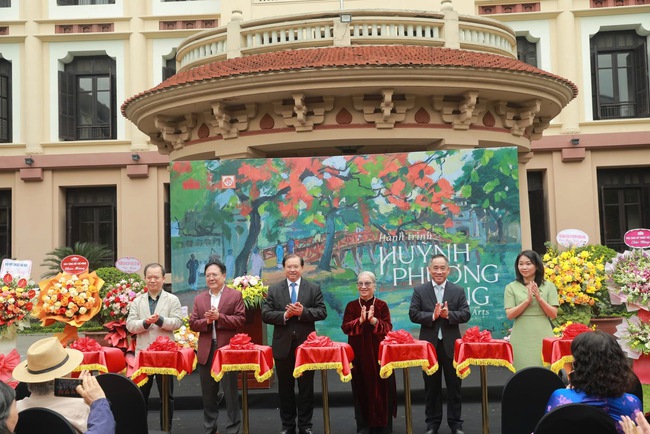 Lần đầu tiên trưng bày tác phẩm "Chiến thắng Ấp Bắc" của họa sĩ Huỳnh Phương Đông - Ảnh 1.