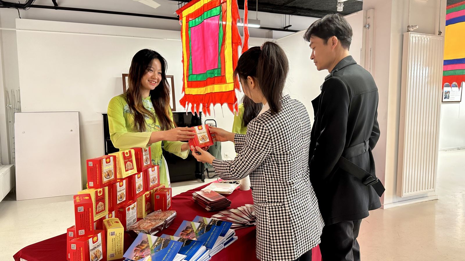 Giới thiệu Danh nhân Lê Quý Đôn và tiềm năng văn hóa, du lịch tỉnh Thái Bình tại Pháp - Ảnh 3.