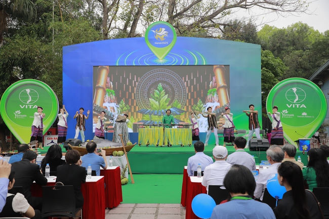 Giới thiệu, quảng bá văn hóa đặc trưng kết hợp trình diễn cá ngừ đại dương Phú Yên tới du khách - Ảnh 3.