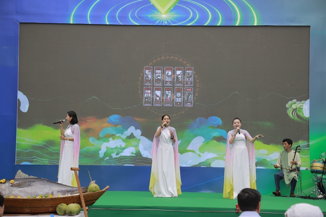 Giới thiệu, quảng bá văn hóa đặc trưng kết hợp trình diễn cá ngừ đại dương Phú Yên tới du khách - Ảnh 4.