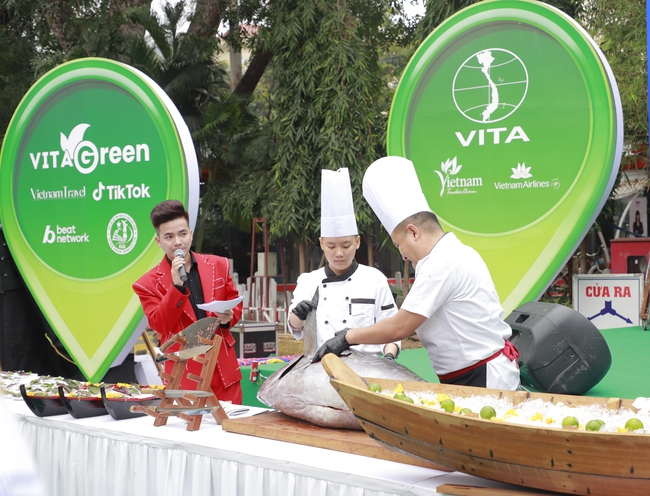 Giới thiệu, quảng bá văn hóa đặc trưng kết hợp trình diễn cá ngừ đại dương Phú Yên tới du khách - Ảnh 2.