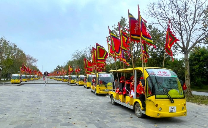 Lễ hội Tràng An 2025 tại Ninh Bình - Di sản ngàn năm hồn thiêng sông núi - Ảnh 2.