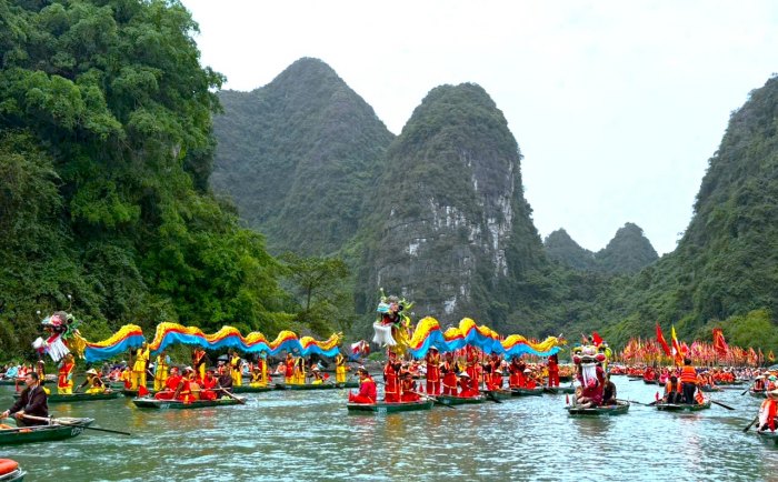 Lễ hội Tràng An 2025 tại Ninh Bình - Di sản ngàn năm hồn thiêng sông núi - Ảnh 3.