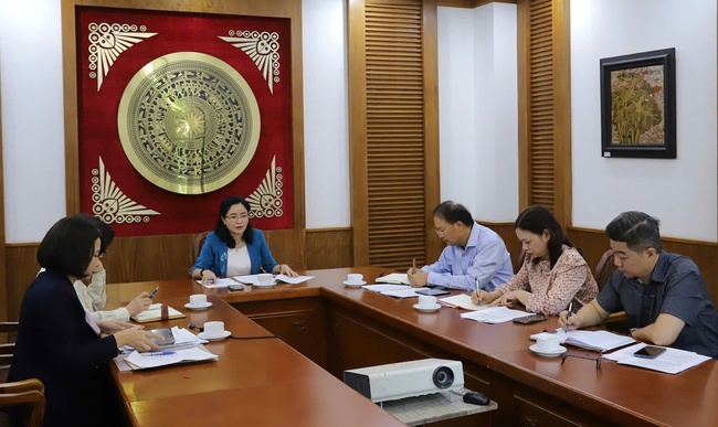 Thứ trưởng Bộ VHTTDL Trịnh Thị Thủy làm việc với Cục Văn hóa các dân tộc Việt Nam - Ảnh 2.