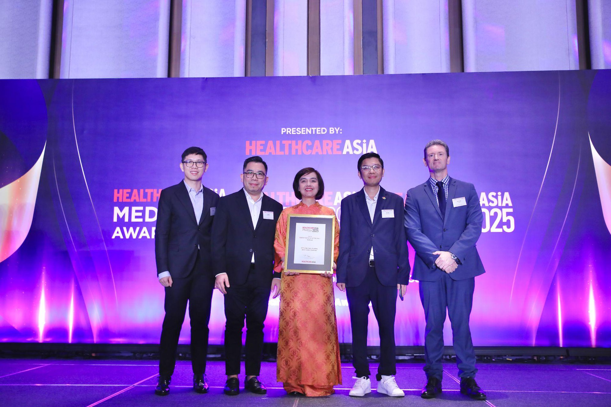 Đổi mới sáng tạo vì sức khỏe người Việt, FPT Long Châu được vinh danh tại Healthcare Asia Pharma Awards 2025 - Ảnh 1.
