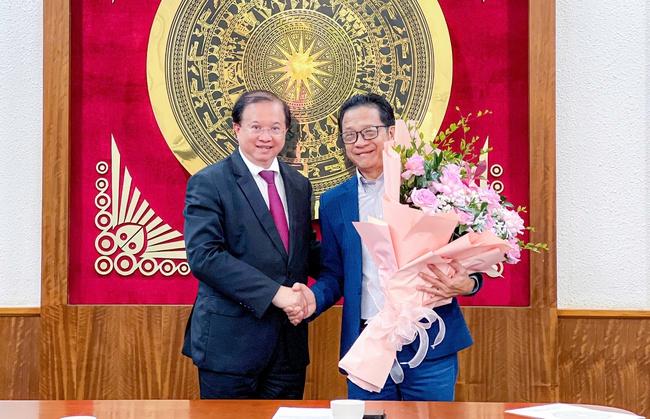 Trao quyết định nghỉ hưu cho Quyền Giám đốc Nhạc viện thành phố Hồ Chí Minh - Ảnh 3.