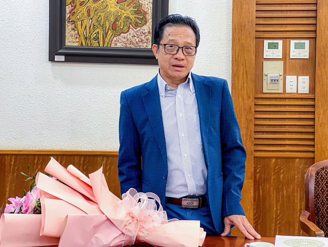 Trao quyết định nghỉ hưu cho Quyền Giám đốc Nhạc viện thành phố Hồ Chí Minh - Ảnh 4.