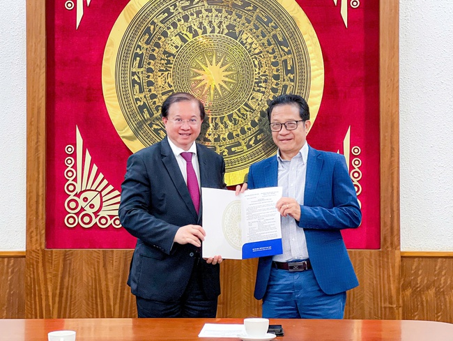 Trao quyết định nghỉ hưu cho Quyền Giám đốc Nhạc viện thành phố Hồ Chí Minh - Ảnh 2.