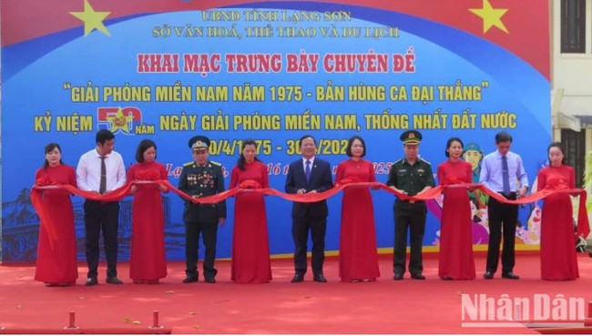 Lạng Sơn trưng bày chuyên đề “Giải phóng miền nam năm 1975 - Bản hùng ca đại thắng” - Ảnh 1.