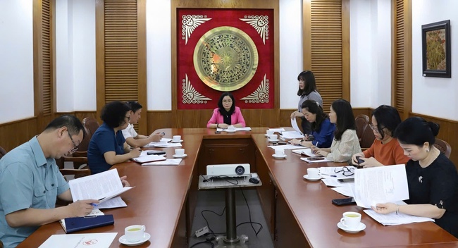 Thứ trưởng Bộ VHTTDL Trịnh Thị Thủy làm việc với Cục Văn hóa cơ sở, Gia đình và Thư viện - Ảnh 2.
