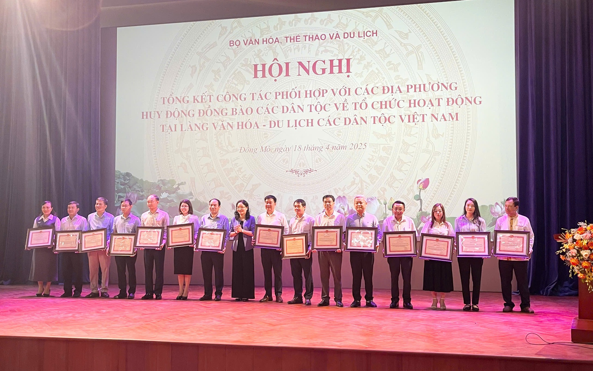 Đưa Làng Văn hóa - Du lịch các dân tộc Việt Nam thực sự trở thành biểu tượng sinh động của tinh thần đại đoàn kết toàn dân tộc