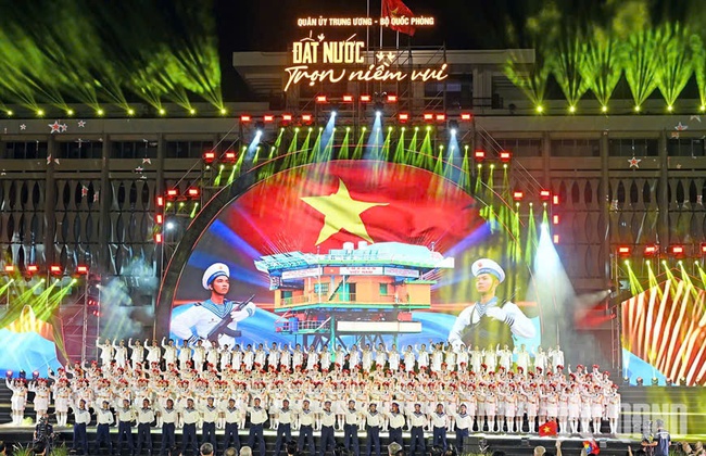 Đặc sắc chương trình nghệ thuật "Đất nước trọn niềm vui" - Ảnh 1.
