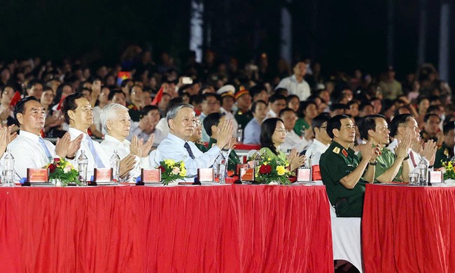 Đặc sắc chương trình nghệ thuật "Đất nước trọn niềm vui" - Ảnh 2.