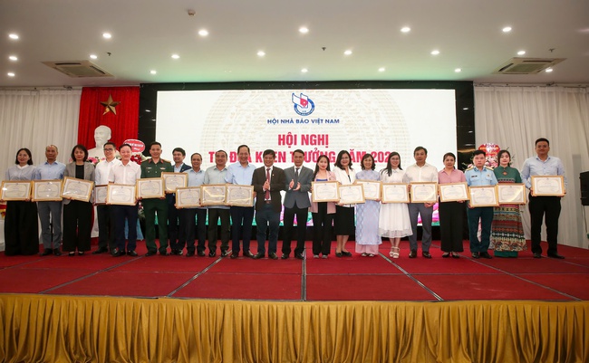 Liên Chi hội Nhà báo Bộ VHTTDL nhận 2 bằng khen của Hội Nhà báo Việt Nam - Ảnh 4.
