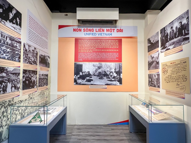 Gần 150 tài liệu, hiện vật được giới thiệu tại trưng bày  chuyên đề "Non sông liền một dải" - Ảnh 4.