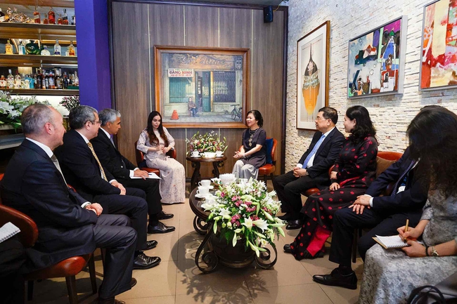 Phu nhân Tổng Bí thư Tô Lâm tiếp bà Leyla Aliyeva,  Phó Chủ tịch Quỹ Heydar Aliyev - Ảnh 1.
