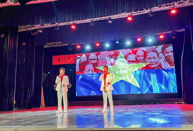 Chiếu phim "Thành phố lúc rạng đông" nhân dịp kỷ niệm 50 năm Ngày Giải phóng miền Nam - Ảnh 1.