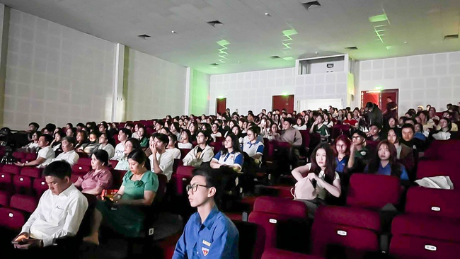 Chiếu phim "Thành phố lúc rạng đông" nhân dịp kỷ niệm 50 năm Ngày Giải phóng miền Nam - Ảnh 3.