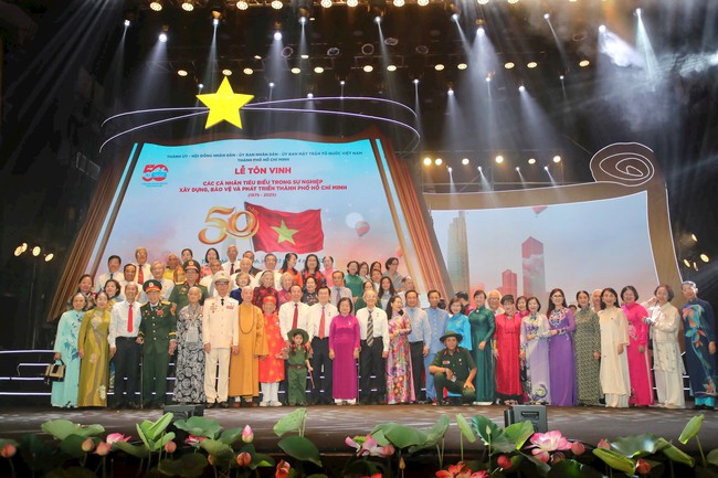 Tôn vinh 60 cá nhân tiêu biểu trong sự nghiệp xây dựng, bảo vệ và phát triển Thành phố Hồ Chí Minh giai đoạn 1975 - 2025 - Ảnh 1.