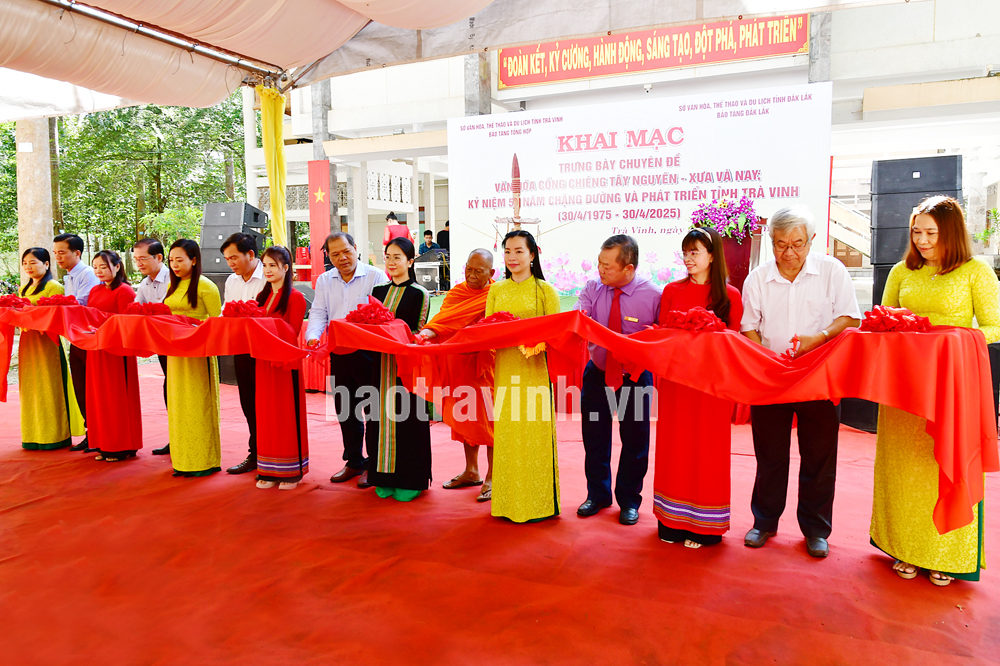 Trà Vinh: Khai mạc triển lãm “Văn hóa Cồng chiêng Tây Nguyên - Xưa và nay” - Ảnh 4.