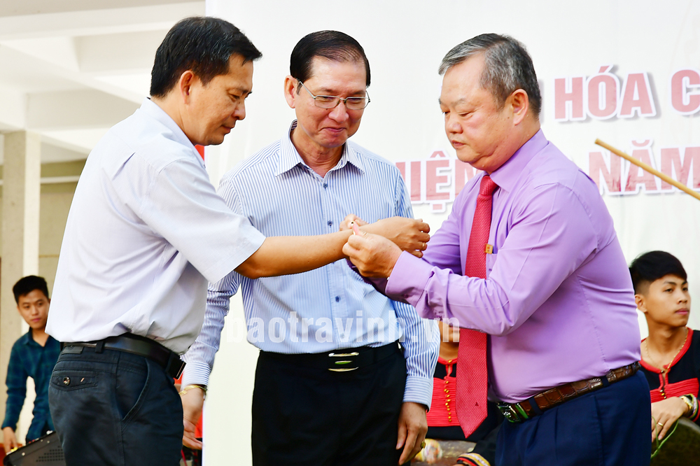 Trà Vinh: Khai mạc triển lãm “Văn hóa Cồng chiêng Tây Nguyên - Xưa và nay” - Ảnh 7.