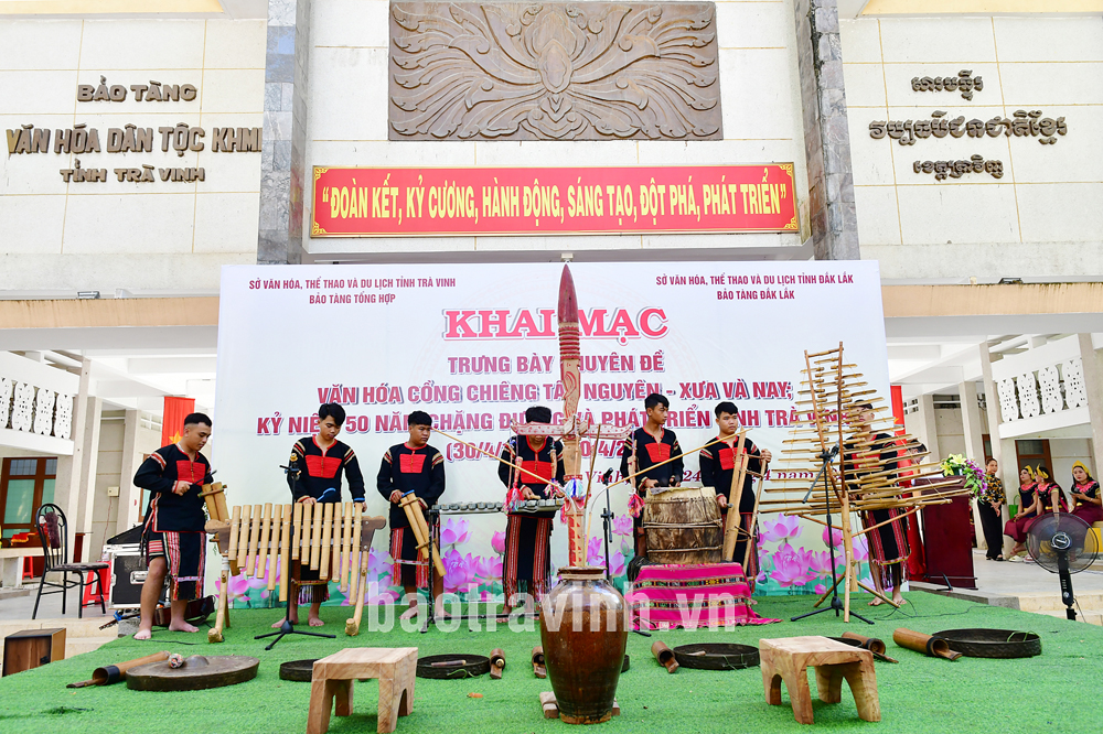 Trà Vinh: Khai mạc triển lãm “Văn hóa Cồng chiêng Tây Nguyên - Xưa và nay” - Ảnh 12.