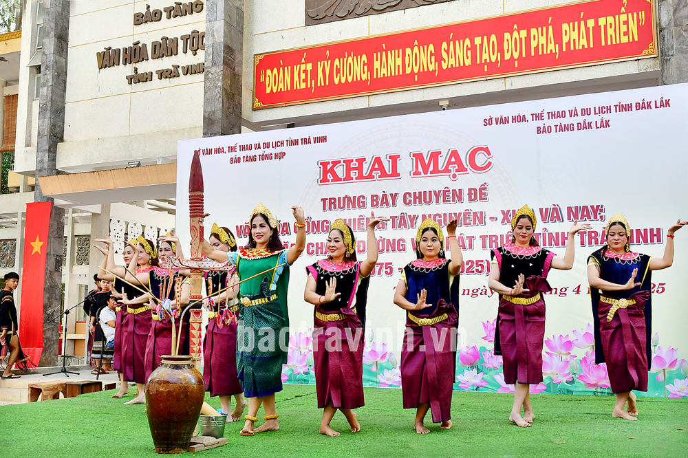 Trà Vinh: Khai mạc triển lãm “Văn hóa Cồng chiêng Tây Nguyên - Xưa và nay” - Ảnh 14.