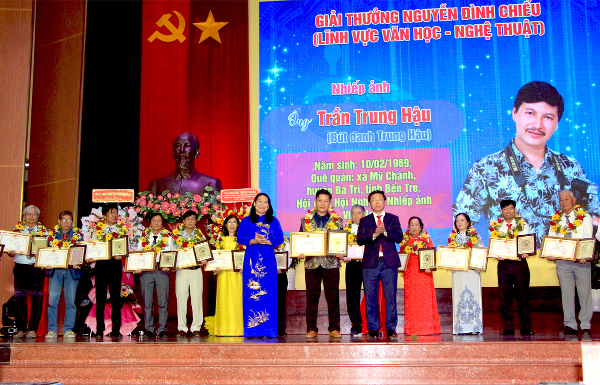 Bến Tre kỷ niệm 50 năm Ngày giải phóng miền Nam, thống nhất đất nước, 50 năm Ngày giải phóng tỉnh Bến Tre - Ảnh 5.
