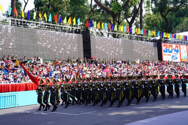 Hình ảnh trang nghiêm, hào hùng Tổng duyệt diễu binh, diễu hành cấp Nhà nước kỷ niệm 30/4 tại Thành phố Hồ Chí Minh - Ảnh 17.