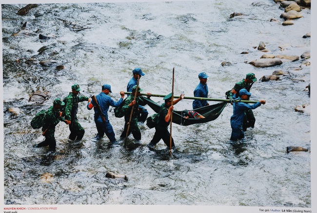Triển lãm ảnh "Đại thắng mùa Xuân 1975 với Kỷ nguyên phát triển mới của dân tộc Việt Nam" - Ảnh 8.