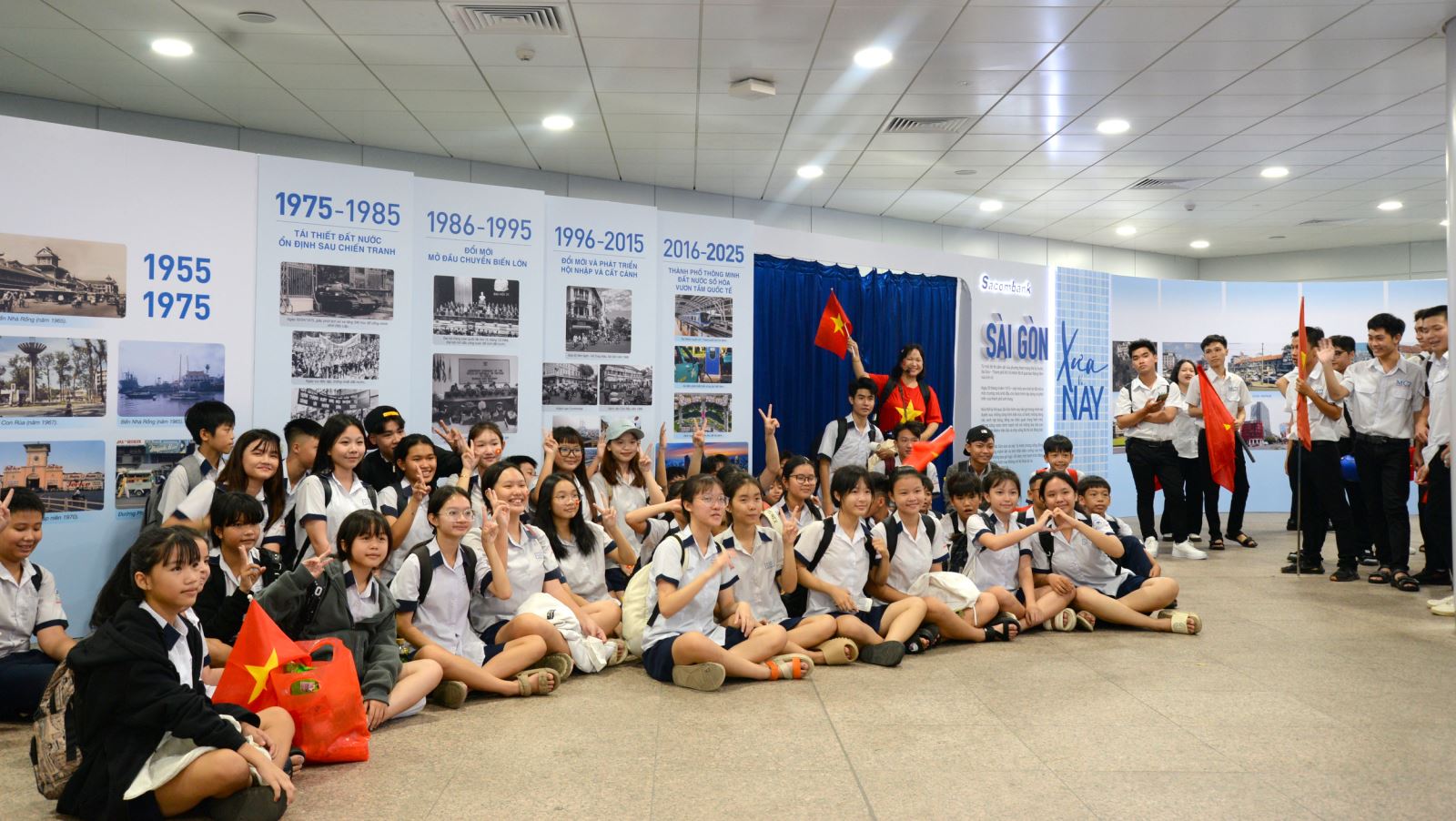 Triển lãm 'Sài Gòn xưa và nay' tái hiện hành trình lịch sử tại nhà ga Metro Bến Thành - Ảnh 3.