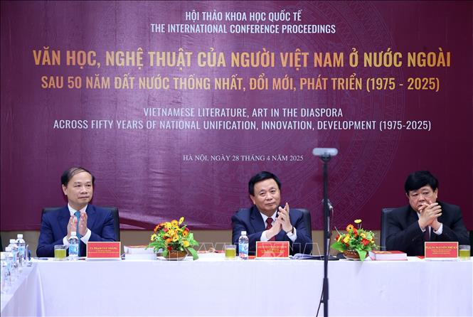 Tạo điều kiện phát triển văn học, nghệ thuật của người Việt Nam ở nước ngoài - Ảnh 1.