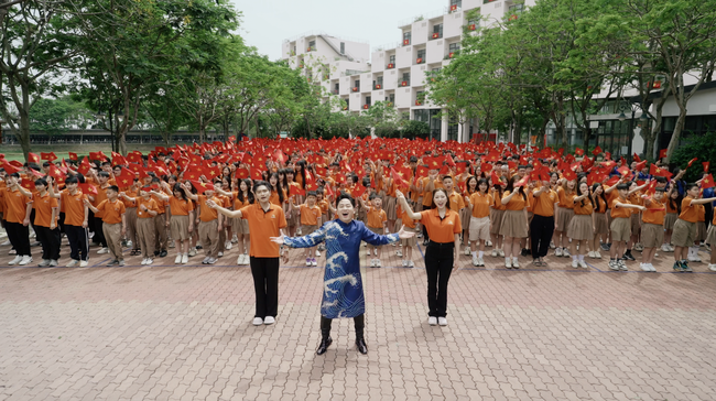 “Cho con là người Việt Nam” – Giai điệu của niềm tự hào và lòng tri ân sâu sắc - Ảnh 1.