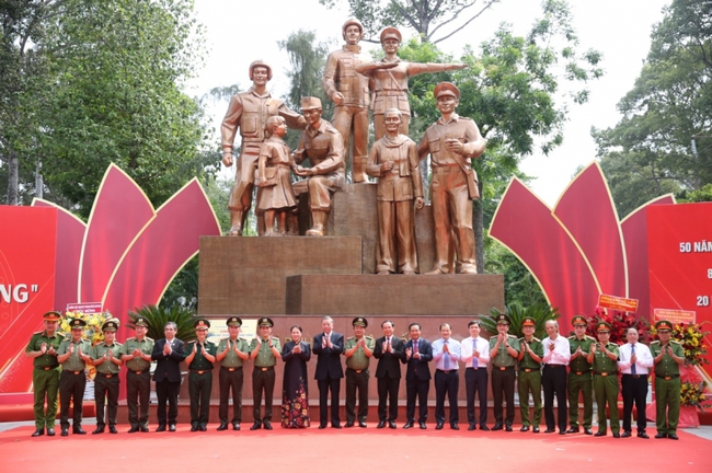 Khánh thành tượng đài Công an Nhân dân "Vì bình yên cuộc sống” - Ảnh 3.