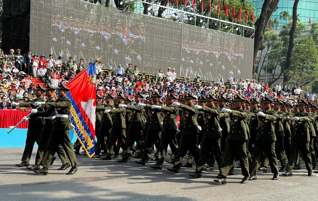 Những khoảnh khắc đẹp tại Lễ diễu binh, diễu hành 50 năm Giải phóng miền Nam, thống nhất đất nước - Ảnh 29.