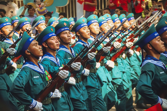 Những khoảnh khắc đẹp tại Lễ diễu binh, diễu hành 50 năm Giải phóng miền Nam, thống nhất đất nước - Ảnh 23.
