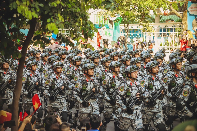 Những khoảnh khắc đẹp tại Lễ diễu binh, diễu hành 50 năm Giải phóng miền Nam, thống nhất đất nước - Ảnh 26.