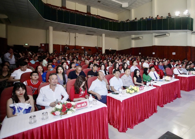 "Vầng trăng thơ ấu" được chiếu trong Tuần phim Kỷ niệm Ngày sinh Chủ tịch Hồ Chí Minh - Ảnh 1.