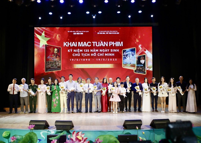 "Vầng trăng thơ ấu" được chiếu trong Tuần phim Kỷ niệm Ngày sinh Chủ tịch Hồ Chí Minh - Ảnh 2.