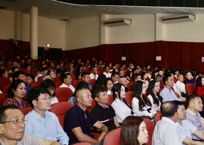 "Vầng trăng thơ ấu" được chiếu trong Tuần phim Kỷ niệm Ngày sinh Chủ tịch Hồ Chí Minh - Ảnh 4.