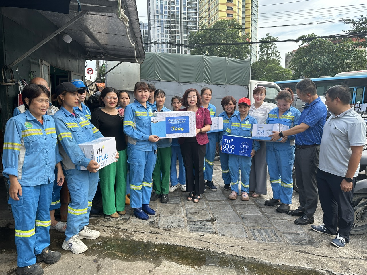 Tôn vinh phụ nữ Thủ đô điển hình tiêu biểu làm theo lời Bác giai đoạn 2016-2025 - Ảnh 4.