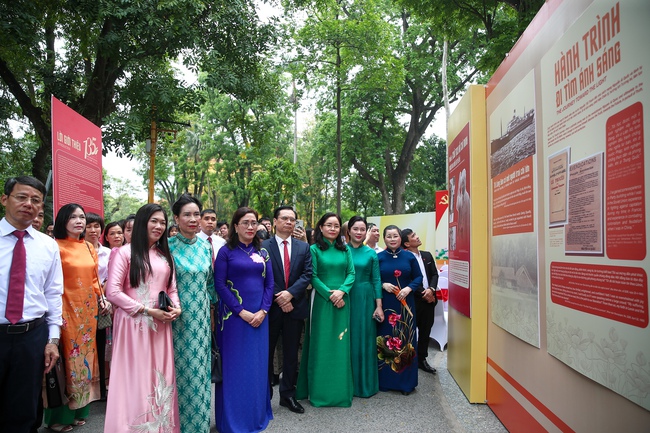 Khai mạc triển lãm Quốc gia "Chủ tịch Hồ Chí Minh - Tinh hoa dân tộc, tầm vóc thời đại" - Ảnh 4.