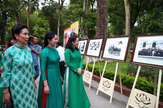 Khai mạc triển lãm Quốc gia "Chủ tịch Hồ Chí Minh - Tinh hoa dân tộc, tầm vóc thời đại" - Ảnh 10.